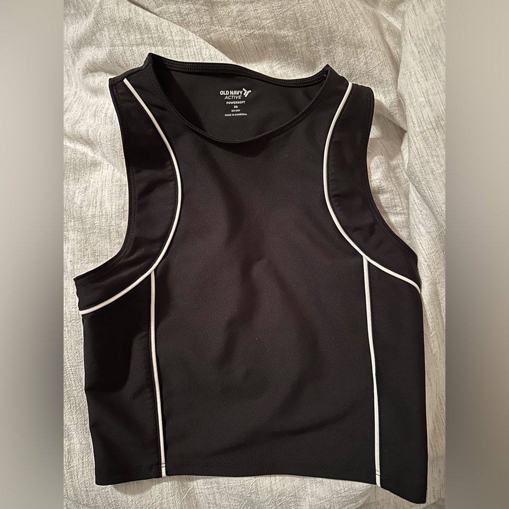 Old Navy women’s  Black and white active cropped top